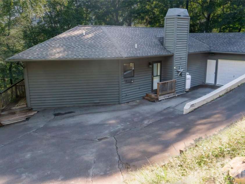 997 Winterstar Loop, Burnsville, NC 28714.  MLS# CAR4427231, YatesRealty ID 52310. 