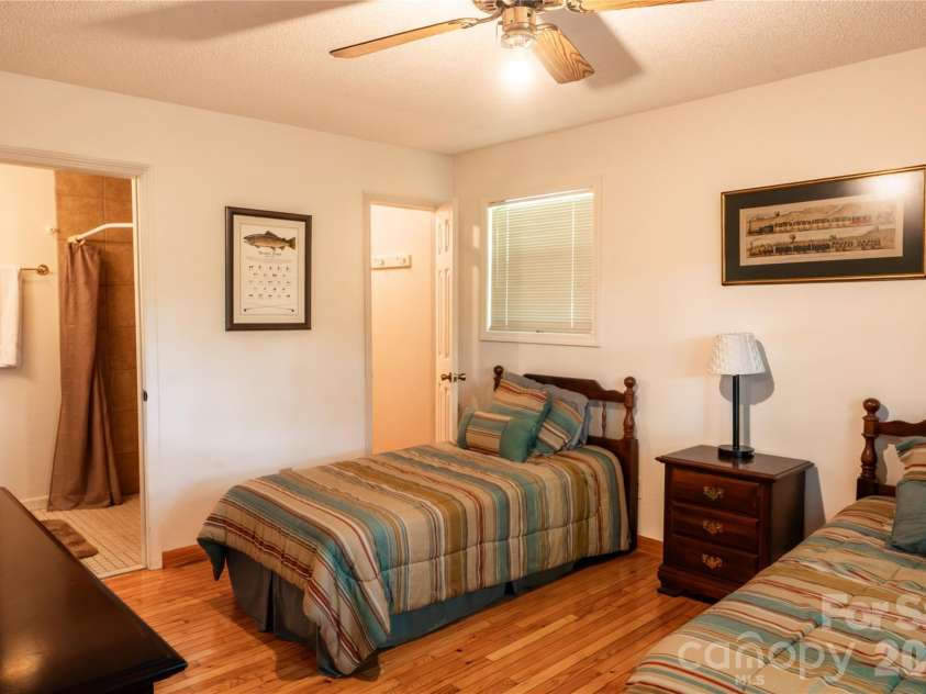 997 Winterstar Loop, Burnsville, NC 28714.  MLS# CAR4427231, YatesRealty ID 52310. 