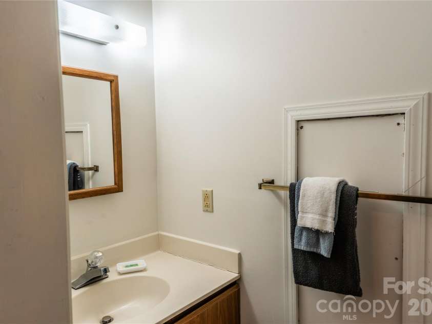 997 Winterstar Loop, Burnsville, NC 28714.  MLS# CAR4427231, YatesRealty ID 52310. 