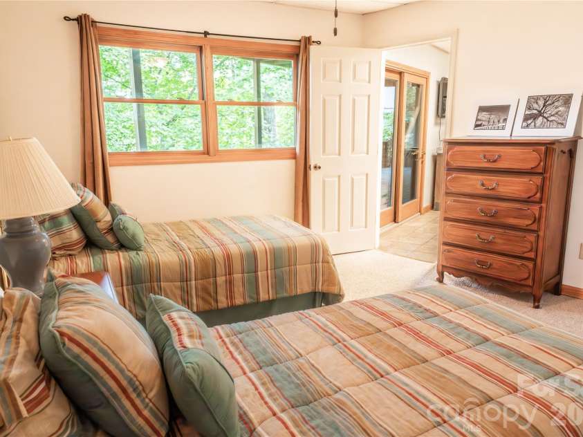 997 Winterstar Loop, Burnsville, NC 28714.  MLS# CAR4427231, YatesRealty ID 52310. 