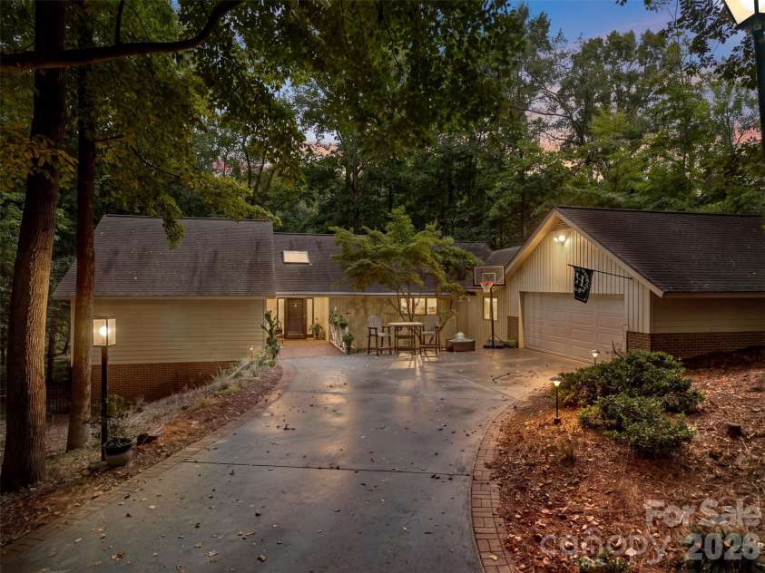 27 Timberidge Drive, Lake Wylie, SC 29710.  MLS# CAR4422088, YatesRealty ID 52312. 