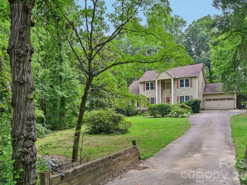 9139 Magnolia Estates Drive, Cornelius, NC 28031.  MLS# CAR4368990, YatesRealty ID 52313. 