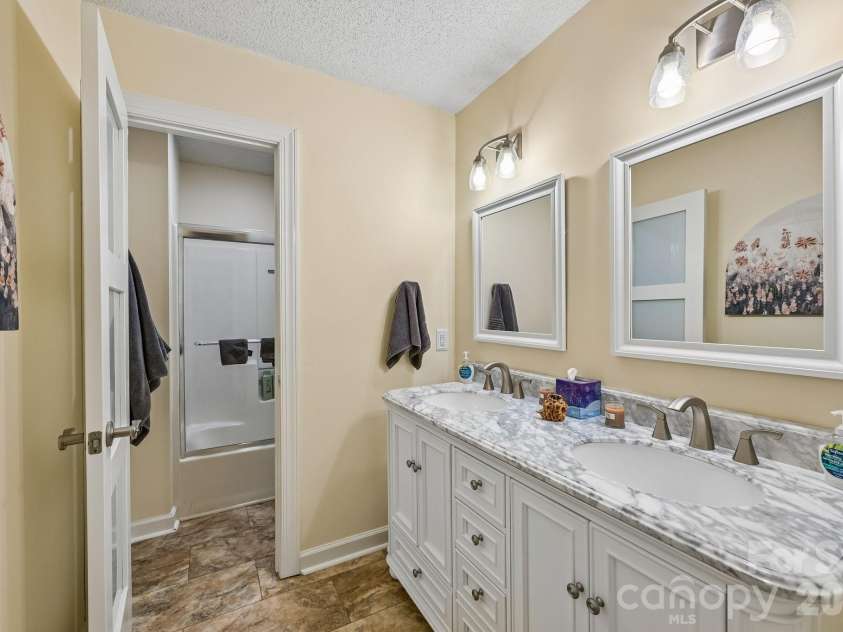 9139 Magnolia Estates Drive, Cornelius, NC 28031.  MLS# CAR4368990, YatesRealty ID 52313. 