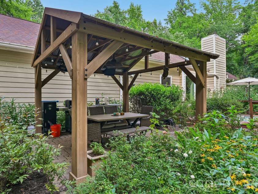 9139 Magnolia Estates Drive, Cornelius, NC 28031.  MLS# CAR4368990, YatesRealty ID 52313. 