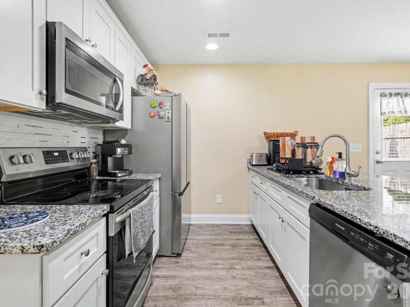 211 Mccurdy Avenue, Albemarle, NC 28001.  MLS# CAR4426919, YatesRealty ID 52314. 