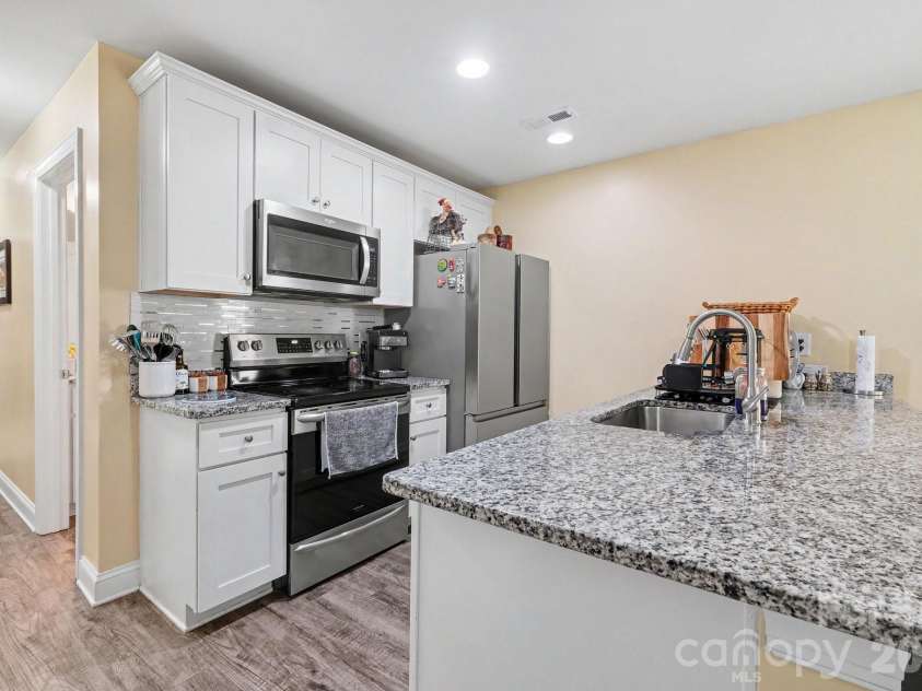 211 Mccurdy Avenue, Albemarle, NC 28001.  MLS# CAR4426919, YatesRealty ID 52314. 