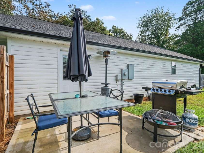 211 Mccurdy Avenue, Albemarle, NC 28001.  MLS# CAR4426919, YatesRealty ID 52314. 