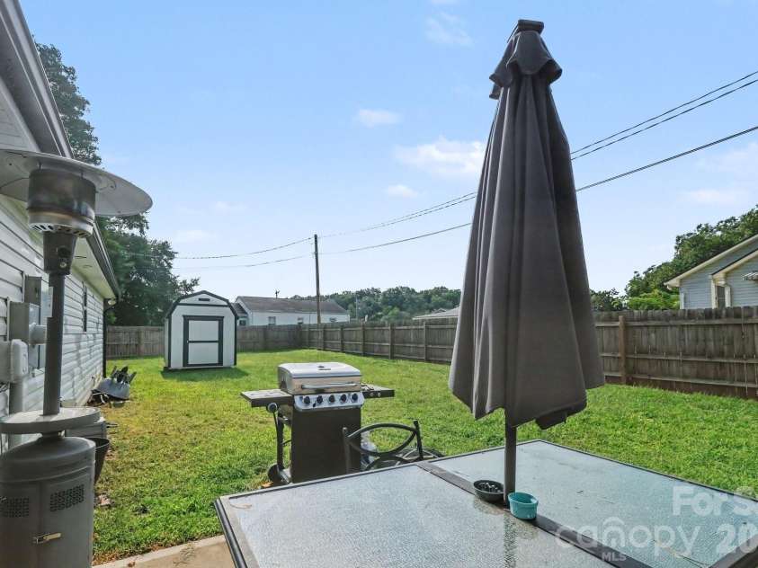 211 Mccurdy Avenue, Albemarle, NC 28001.  MLS# CAR4426919, YatesRealty ID 52314. 