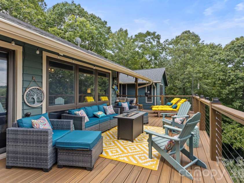 257 Dalhousie Court, Flat Rock, NC 28731.  MLS# CAR4426687, YatesRealty ID 52315. 