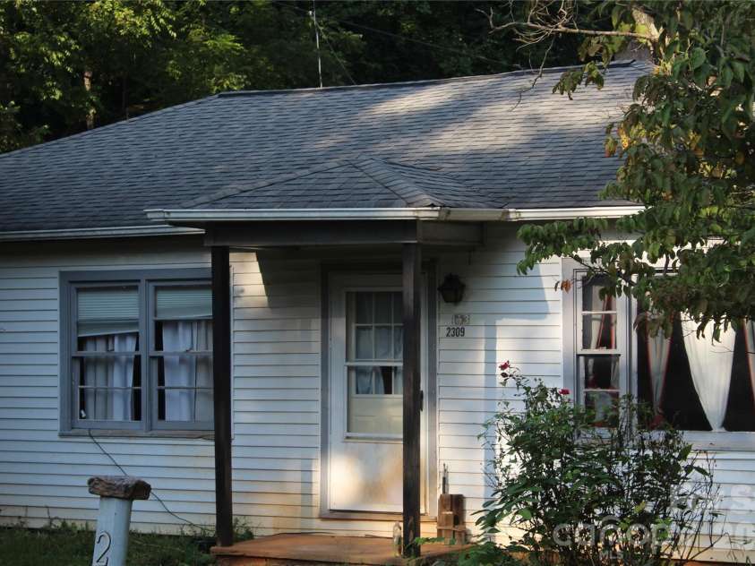2309 Rainbow Heights Circle, Lenoir, NC 28645.  MLS# CAR4425677, YatesRealty ID 52317. 