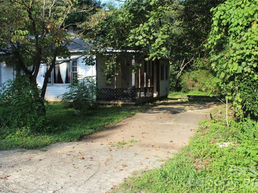2309 Rainbow Heights Circle, Lenoir, NC 28645.  MLS# CAR4425677, YatesRealty ID 52317. 