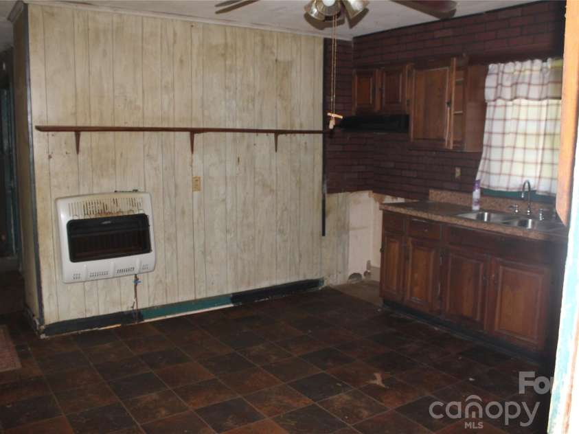 2309 Rainbow Heights Circle, Lenoir, NC 28645.  MLS# CAR4425677, YatesRealty ID 52317. 