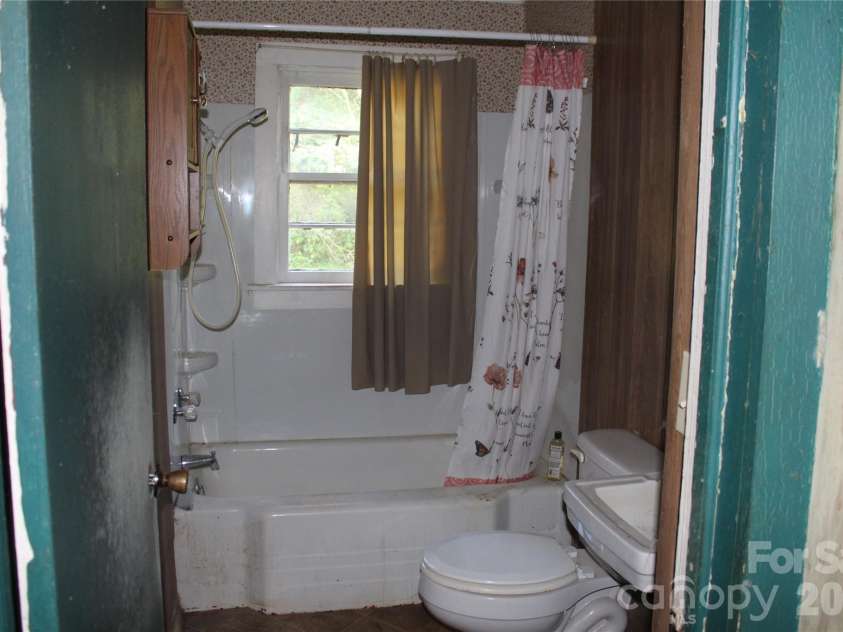 2309 Rainbow Heights Circle, Lenoir, NC 28645.  MLS# CAR4425677, YatesRealty ID 52317. 