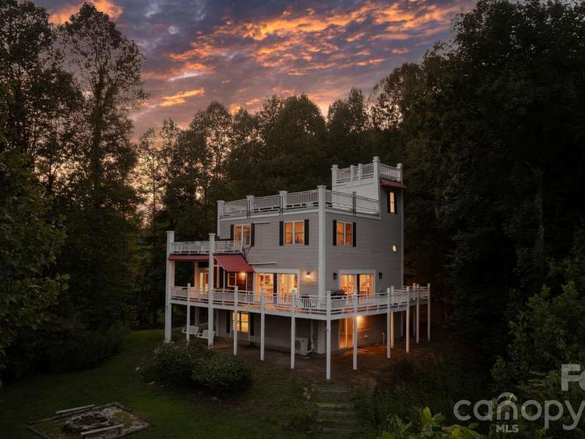 308 Flat Mountain Road, Lenoir, NC 28645.  MLS# CAR4414577, YatesRealty ID 52319. 