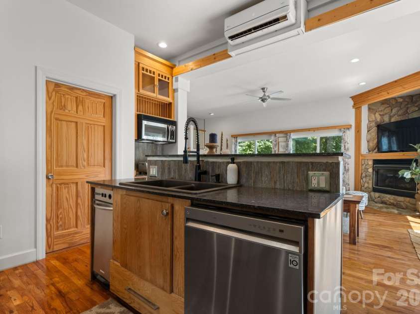 308 Flat Mountain Road, Lenoir, NC 28645.  MLS# CAR4414577, YatesRealty ID 52319. 