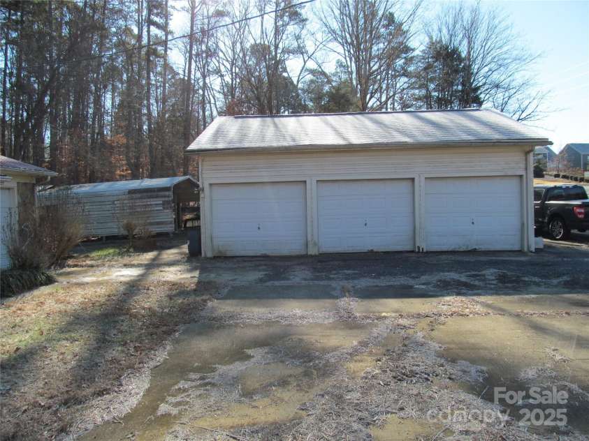 744 Little Egypt Road, Denver, NC 28037.  MLS# CAR4212475, YatesRealty ID 5232. 3 car garage