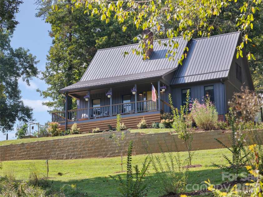 641 Scruggs Circle, Canton, NC 28716.  MLS# CAR4427265, YatesRealty ID 52320. 