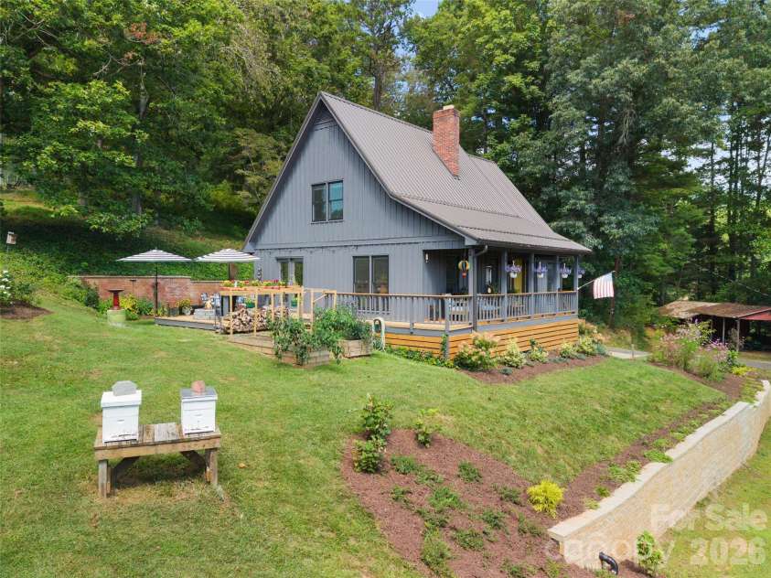 641 Scruggs Circle, Canton, NC 28716.  MLS# CAR4427265, YatesRealty ID 52320. 