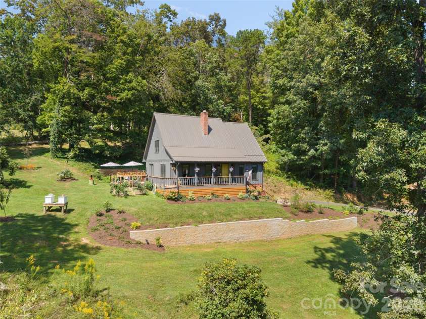 641 Scruggs Circle, Canton, NC 28716.  MLS# CAR4427265, YatesRealty ID 52320. 
