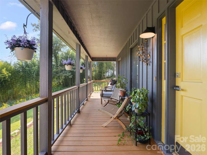 641 Scruggs Circle, Canton, NC 28716.  MLS# CAR4427265, YatesRealty ID 52320. 