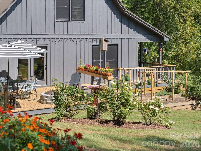 641 Scruggs Circle, Canton, NC 28716.  MLS# CAR4427265, YatesRealty ID 52320. 