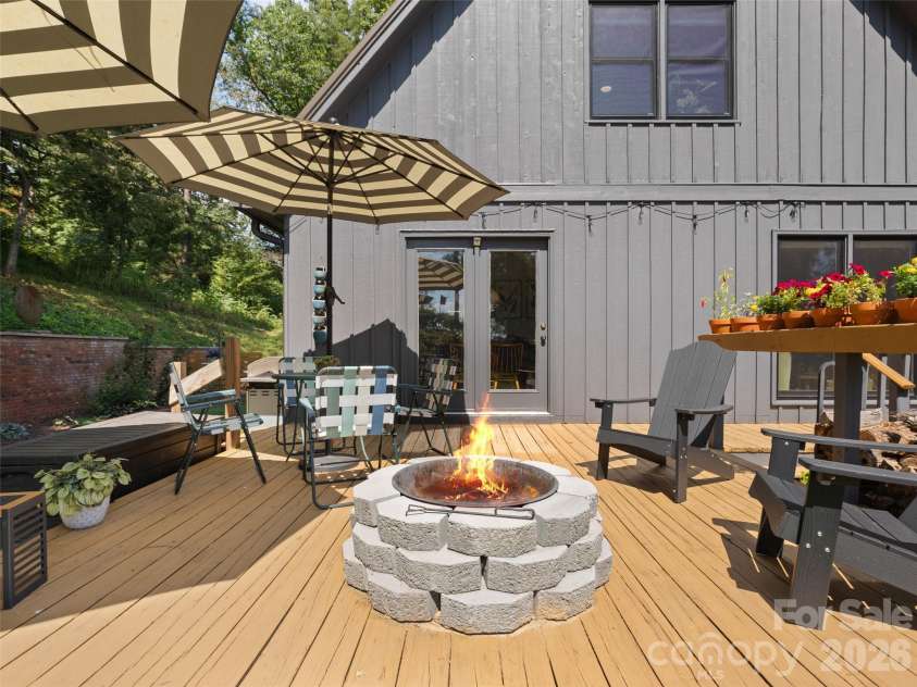 641 Scruggs Circle, Canton, NC 28716.  MLS# CAR4427265, YatesRealty ID 52320. 