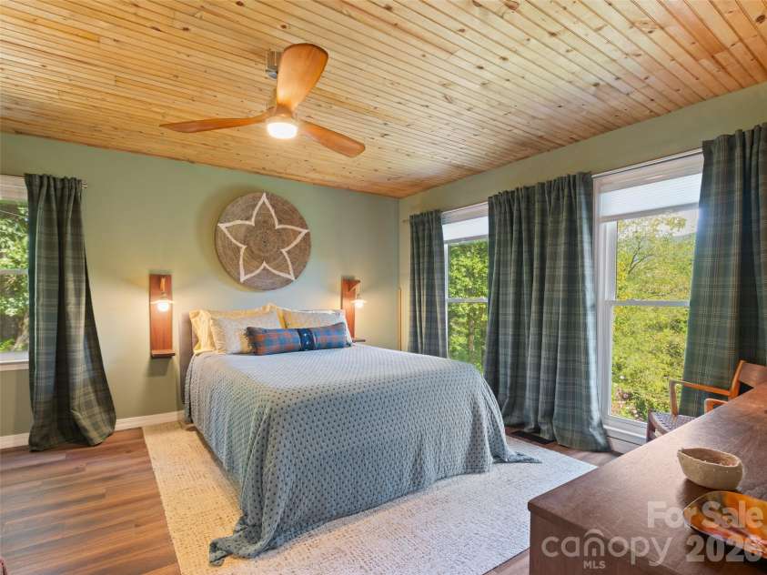 641 Scruggs Circle, Canton, NC 28716.  MLS# CAR4427265, YatesRealty ID 52320. 