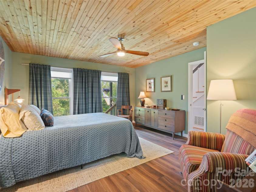641 Scruggs Circle, Canton, NC 28716.  MLS# CAR4427265, YatesRealty ID 52320. 