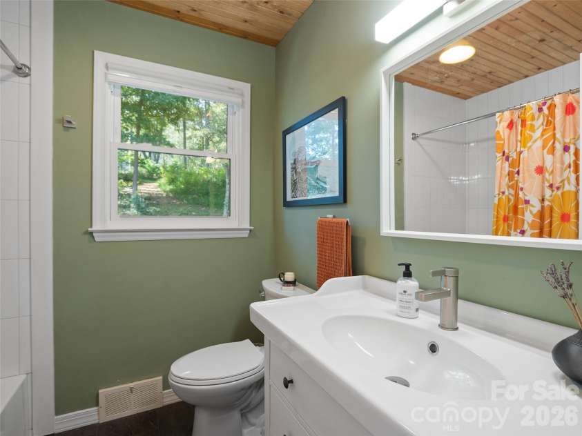641 Scruggs Circle, Canton, NC 28716.  MLS# CAR4427265, YatesRealty ID 52320. 