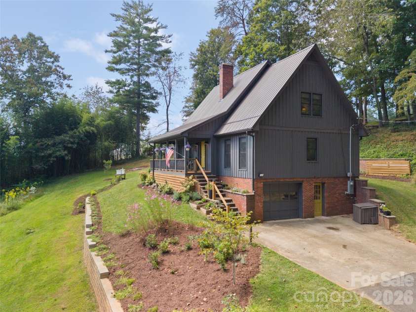 641 Scruggs Circle, Canton, NC 28716.  MLS# CAR4427265, YatesRealty ID 52320. 