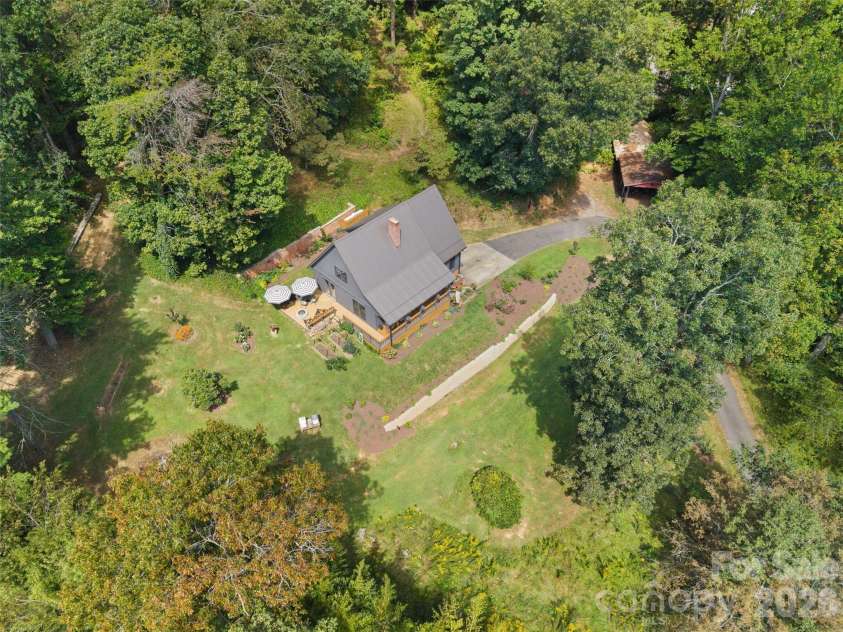 641 Scruggs Circle, Canton, NC 28716.  MLS# CAR4427265, YatesRealty ID 52320. 