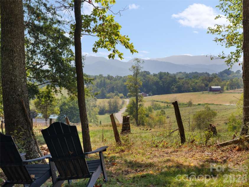 641 Scruggs Circle, Canton, NC 28716.  MLS# CAR4427265, YatesRealty ID 52320. 