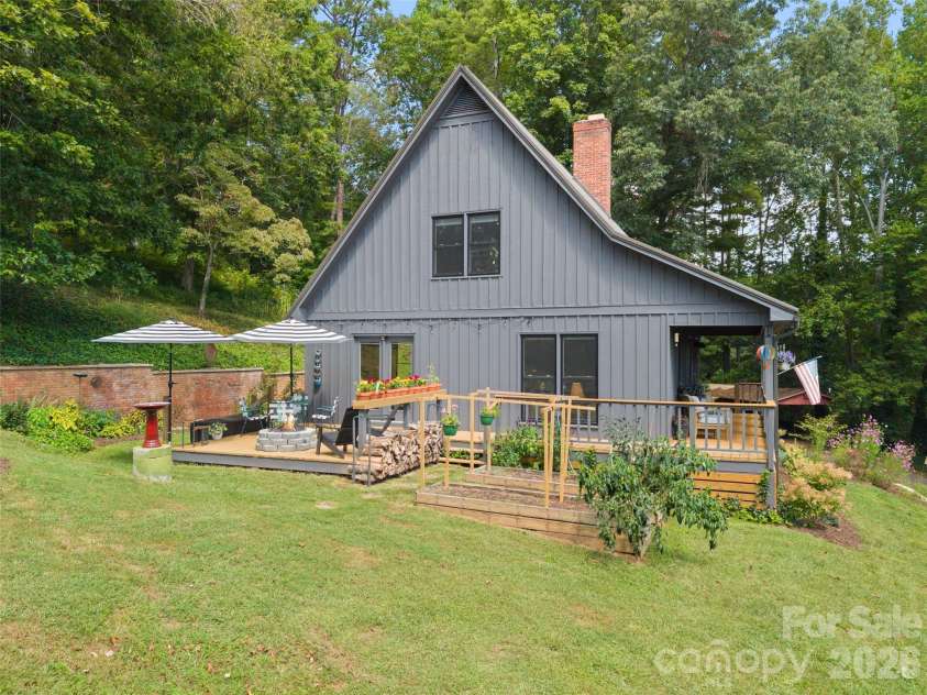 641 Scruggs Circle, Canton, NC 28716.  MLS# CAR4427265, YatesRealty ID 52320. 