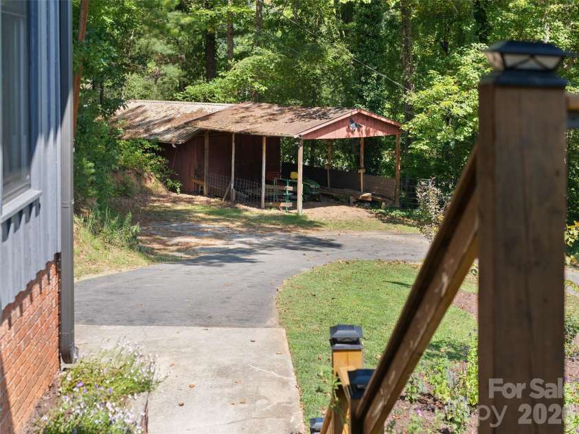 641 Scruggs Circle, Canton, NC 28716.  MLS# CAR4427265, YatesRealty ID 52320. 