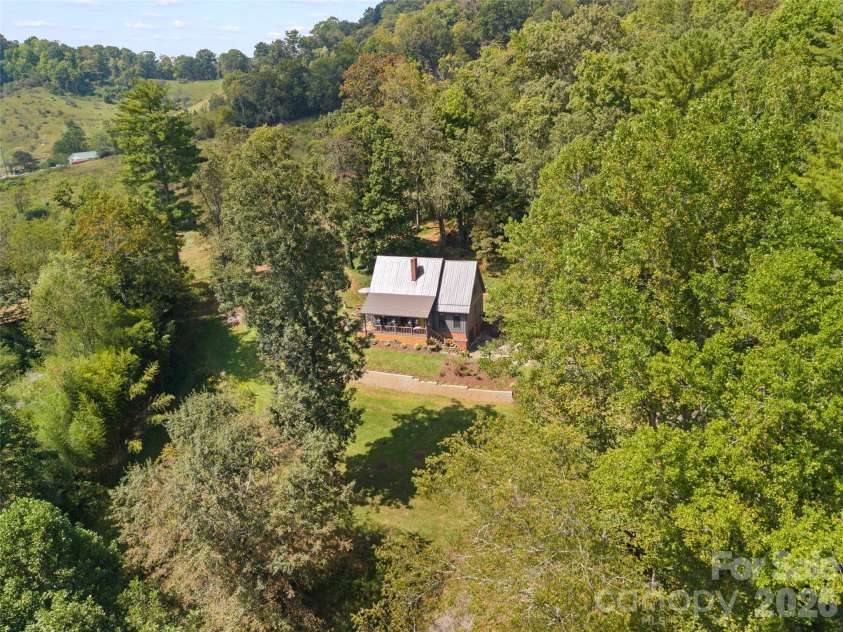 641 Scruggs Circle, Canton, NC 28716.  MLS# CAR4427265, YatesRealty ID 52320. 