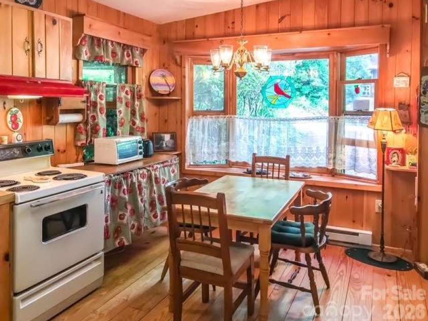 115 Spring Brook Road, Newland, NC 28657.  MLS# CAR4427233, YatesRealty ID 52322. 