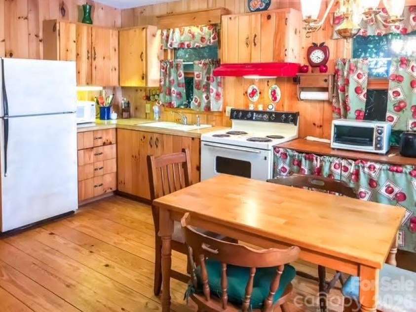 115 Spring Brook Road, Newland, NC 28657.  MLS# CAR4427233, YatesRealty ID 52322. 