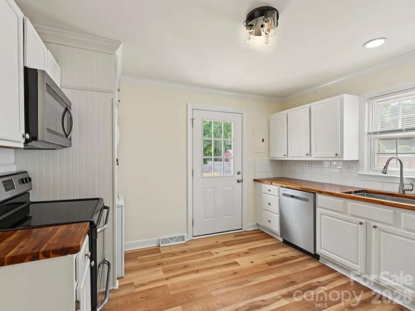 316 19th Street, Kannapolis, NC 28083.  MLS# CAR4424938, YatesRealty ID 52324. 