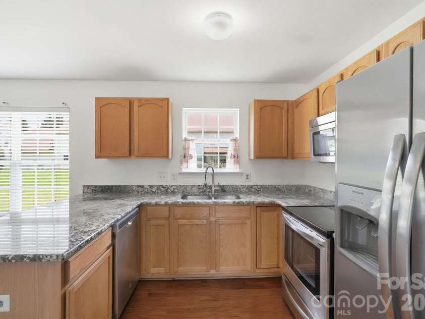 4502 Tabcat Court, Charlotte, NC 28273.  MLS# CAR4408826, YatesRealty ID 52325. Kitchen