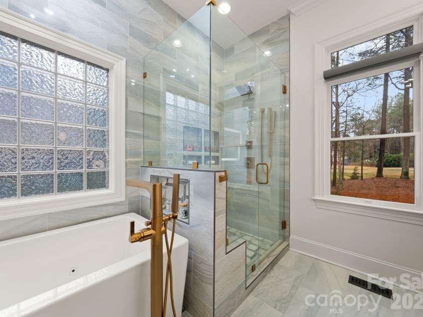 108 Great Point Drive, Mooresville, NC 28117.  MLS# CAR4351982, YatesRealty ID 5233. 