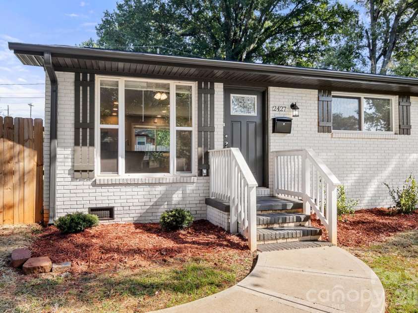 2427 Carrington Court, Charlotte, NC 28208.  MLS# CAR4426258, YatesRealty ID 52332. 