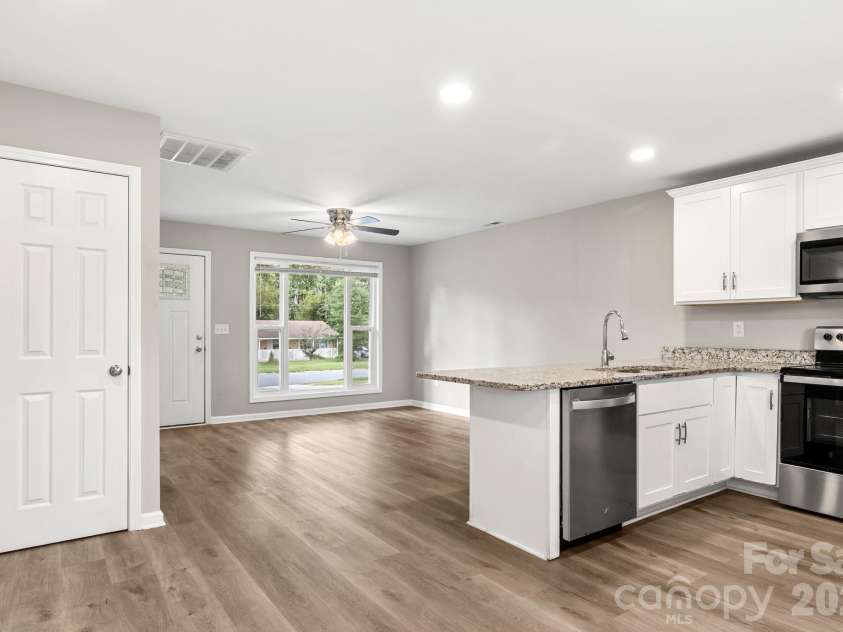 2427 Carrington Court, Charlotte, NC 28208.  MLS# CAR4426258, YatesRealty ID 52332. 