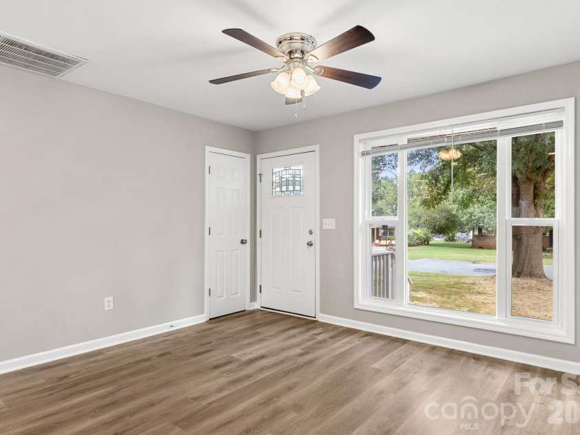 2427 Carrington Court, Charlotte, NC 28208.  MLS# CAR4426258, YatesRealty ID 52332. 