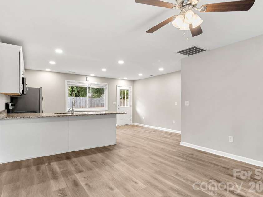 2427 Carrington Court, Charlotte, NC 28208.  MLS# CAR4426258, YatesRealty ID 52332. 