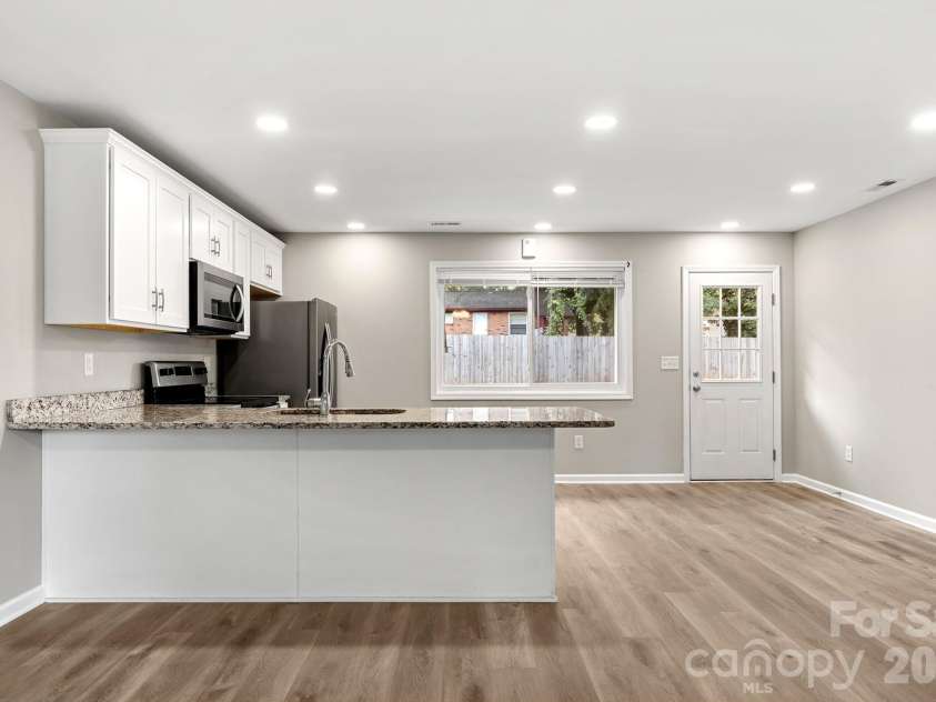 2427 Carrington Court, Charlotte, NC 28208.  MLS# CAR4426258, YatesRealty ID 52332. 