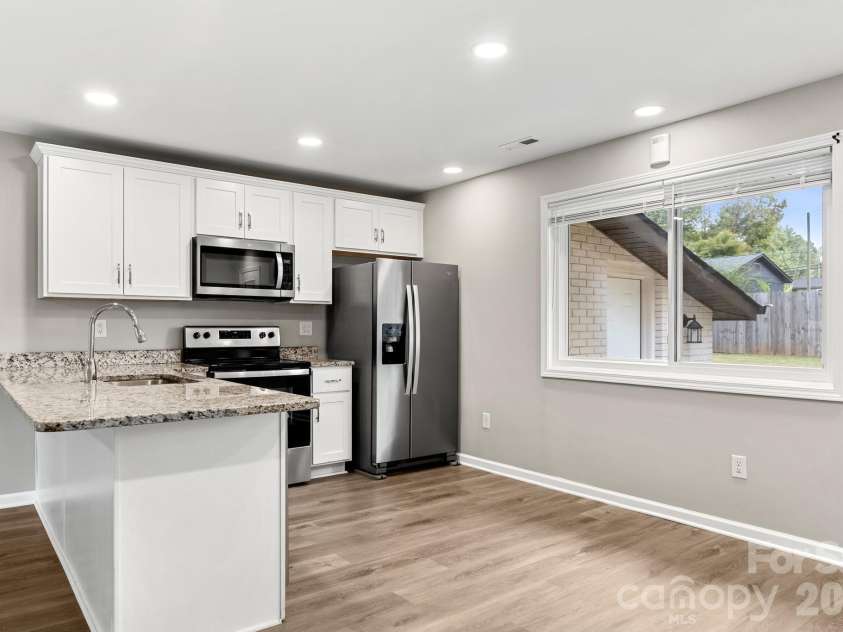 2427 Carrington Court, Charlotte, NC 28208.  MLS# CAR4426258, YatesRealty ID 52332. 