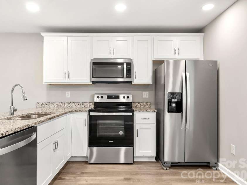 2427 Carrington Court, Charlotte, NC 28208.  MLS# CAR4426258, YatesRealty ID 52332. 
