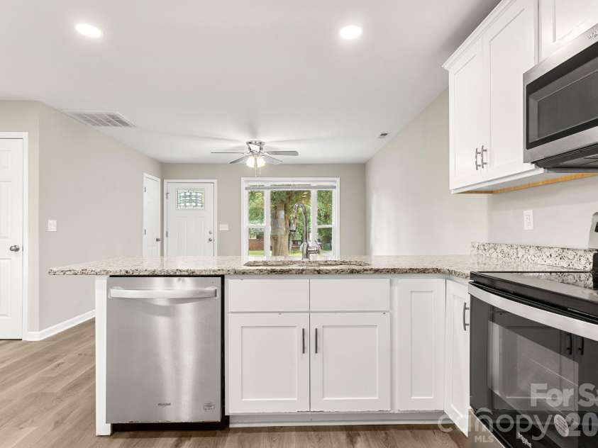 2427 Carrington Court, Charlotte, NC 28208.  MLS# CAR4426258, YatesRealty ID 52332. 