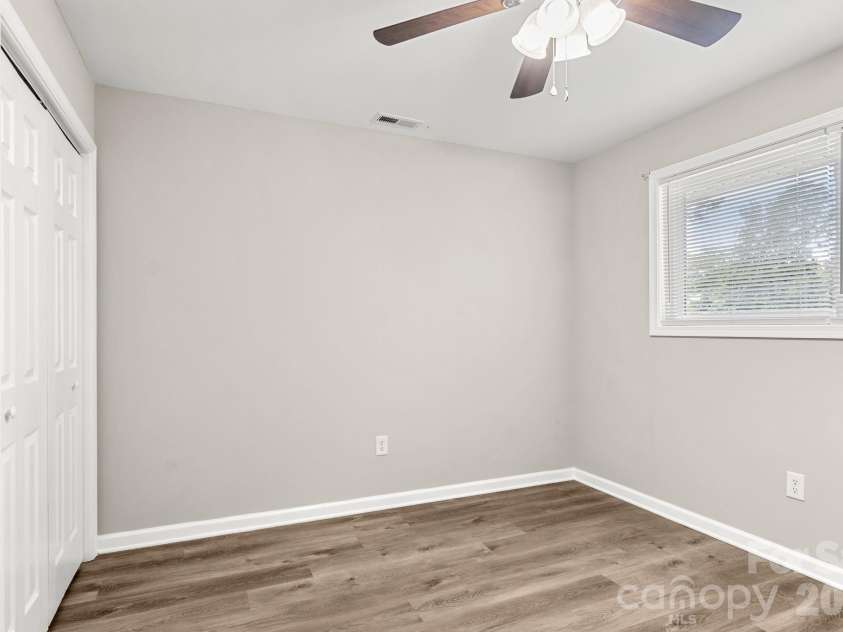 2427 Carrington Court, Charlotte, NC 28208.  MLS# CAR4426258, YatesRealty ID 52332. 