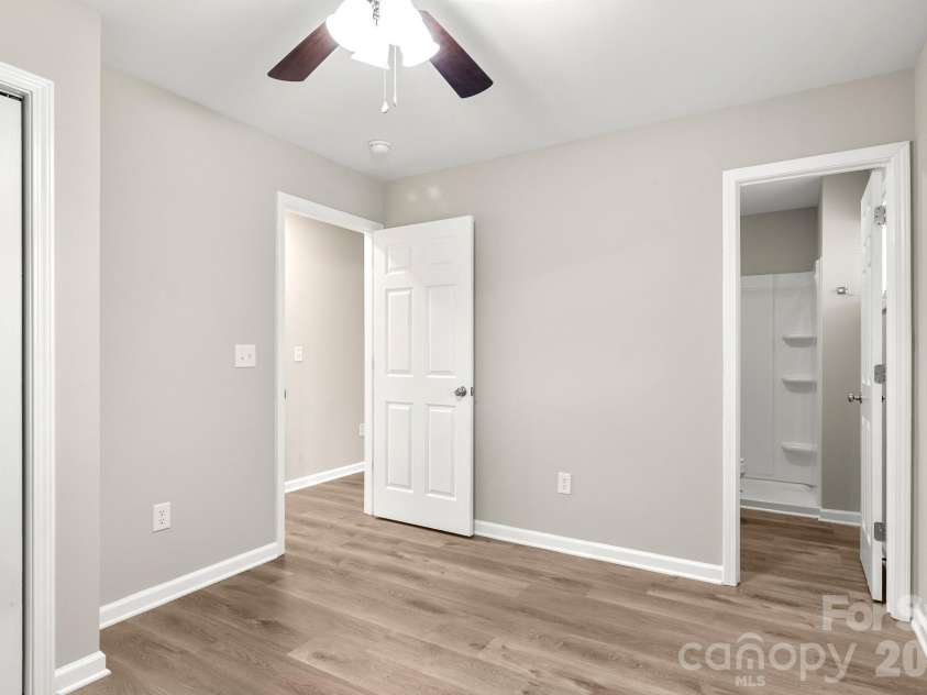 2427 Carrington Court, Charlotte, NC 28208.  MLS# CAR4426258, YatesRealty ID 52332. 